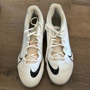 Nike diamond softball cleats white size 9